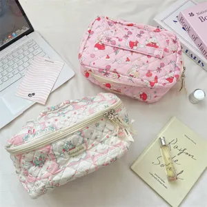 Neceser de algodón acolchado suave con bonitos estampados de animales y flores