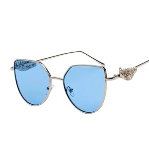 Vintage Embossed Wing Sunglasses For Men And Women Metal Frame Ocean Lens Fashion Retro Cat Eye Sun Glasses 3344