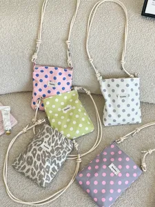 Stijlvolle stoffen crossbody telefoontasjes met stippen en verstelbaar koord