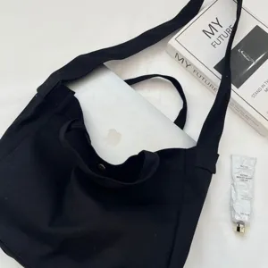 Bolso tote de lona negra con correa ancha, espacioso para computadora portátil y libros