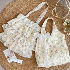 Gelbe Tulpen-Baumwolltasche im Landhausstil mit Volants und Spitzenbogendetails