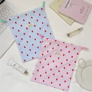 Bolsas de almacenamiento con cordón a cuadros y lindos bordados de cerezas rojas