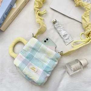 Stylische koreanische Karo-Umhängetasche für Wasserbecher mit gelbem Rüschengurt
