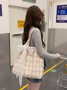 Borsa tote a quadri beige con grande fiocco di pizzo bianco per studentesse e pendolari
