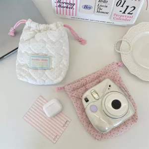 Bolsa acolchada con cordón y corazones para cámara Instax y artículos cosméticos