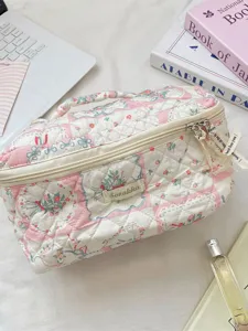 Bolsa de cosméticos acolchada con estampado de fresas y asa portátil para almacenamiento de viaje