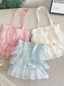 Juego de tres bolsos de organza en capas pastel con delicados bordados de mariposas y volantes