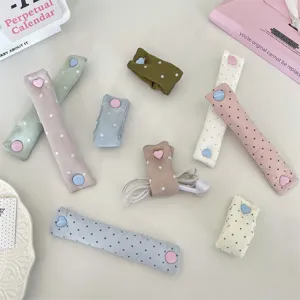 Simpatici organizer per cavi a pois color macaron con bottone a pressione a cuore