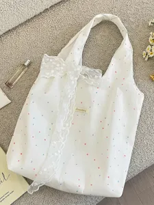 Crèmewitte canvas draagtas met stippen en een grote witte kanten strik decoratie