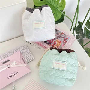 Bolsas de cordón acolchadas con corazones para organizar cosméticos y maquillaje