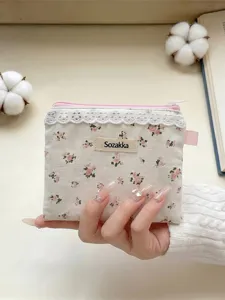 Petite pochette de rangement à fleurs avec dentelle pour écouteurs et pièces en main
