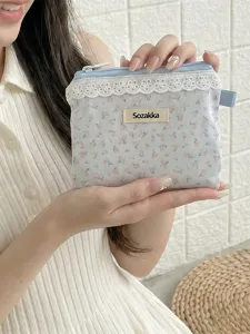 Petit sac de rangement floral bleu clair avec bordure en dentelle pour pièces