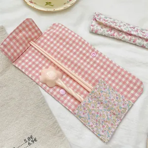 Juego de bolsa para cubiertos de cuadros florales con palillos cuchara, estuche portátil.