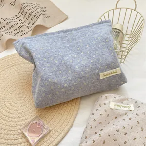 Koreanischer INS-Stil Blumen-Leinwand Kosmetiktasche mit großem Fassungsvermögen und Reißverschluss.