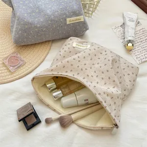 Koreanischer Ins-Stil Blumen-Leinen Make-up-Tasche mit Reißverschluss für Kosmetika.