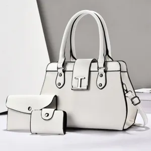 Elegante set di borse a mano bianche in pelle con pochette e porta carte coordinati.