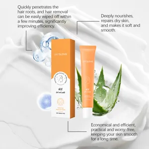 Vue détaillée de la crème dépilatoire douce à l'aloe vera à texture lisse et hydratante.