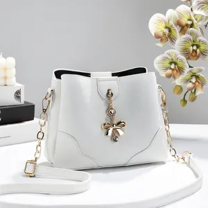 Borsa a Secchiello in Pelle PU Stampata alla Moda da Donna Classica Elegante Borsa a Tracolla Con Ciondolo a Fiocco di Strass Tracolla a Catena Casual