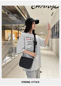 Borsa a tracolla quadrata in pelle PU nera elegante da donna, borsa minimalista per viaggi.
