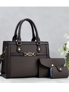 Ensemble de sac cabas marron pour femme avec pochette assortie et porte-cartes élégant.
