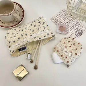 Blumen-Leinen-Make-up-Tasche-Set, süße Kosmetiktasche mit Spitze, tragbarer Kulturbeutel für Damen.