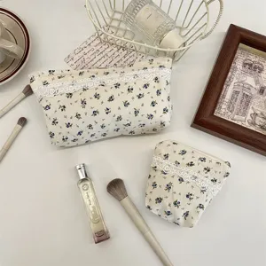 Blumen Kosmetiktasche Set mit Spitzenborte, große Make-up Tasche und kleine Geldbörse.