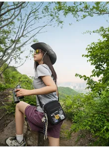 Modische Nylon Umhängetasche für Damen, lässige Outdoor Handytasche mit transparentem Fach.