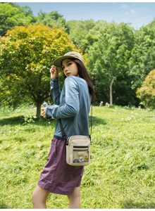 Lässige Nylon Umhängetasche mit Sichtfenster, stylische Schultertasche für Damen.