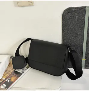 Borsa a tracolla nera in pelle PU con tracolla larga e piccola tasca per viaggio e uso.