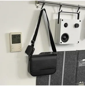 Borsa a tracolla in pelle PU nera con tracolla larga e borsellino per viaggi e lavoro quotidiano.