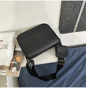 Borsa a tracolla elegante in pelle PU nera per uomo e donna con pratica borsetta da cintura.