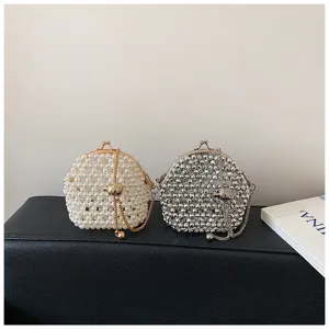 Bolso de mano elegante con cuentas huecas para mujer, bolsos de noche de perlas blancas y plata.