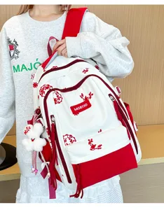 Grande zaino per studenti ricamato rosso e bianco stile campus con simpatico ciondolo coniglio.