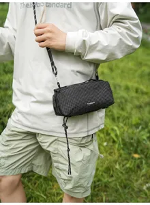 Bolso bandolera de cuadros minimalista, ligero bolso de nylon casual para uso diario.