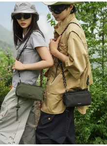 Estiloso bolso cruzado a cuadros informal y ligero, bandolera unisex ideal para senderismo.