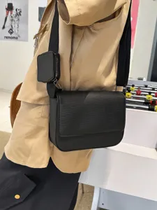 Borsa a tracolla nera in pelle PU per uomo e donna, elegante borsa da lavoro casual.