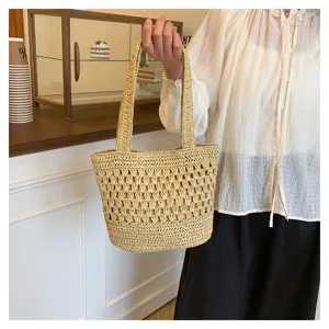 Sac cabas ajouré tissé en paille fait main, élégant sac d'épaule d'été pour vacances à la plage.