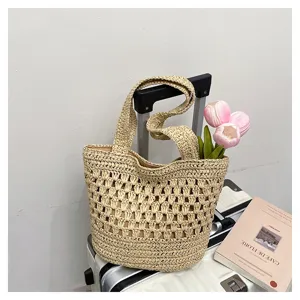 Sac cabas en paille tressé ajouré pour femme, élégant sac épaule vacances plage.