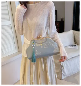 Donna vintage stile cinese ricamato chiusura bacio borsa tracolla catena elegante pochette sera