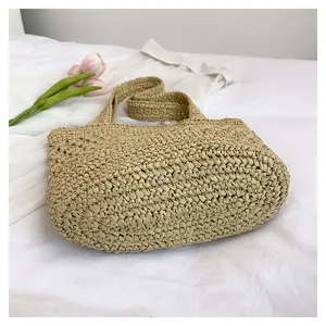 Sac cabas tissé en paille fait main pour femme, sac porté épaule ajouré pour les vacances à la plage.