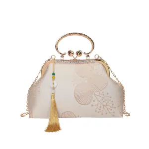 Borsa da sera ricamata in stile cinese retrò con manico in metallo catena e ciondolo nappa.