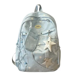 Mochila azul claro estilo ins japonés bonita con estrellas y encantadores colgantes.