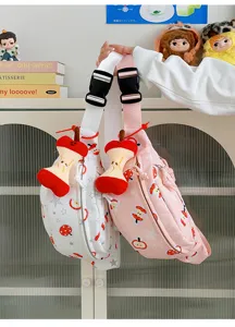 Joli sac de poitrine pour femme imprimé pomme couleur bonbon, sac banane tendance avec pendentif.