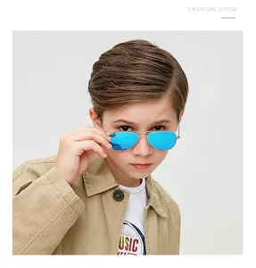 Kinder Metall polarisierte Piloten Sonnenbrille Detailansicht, blaue Spiegelgläser.
