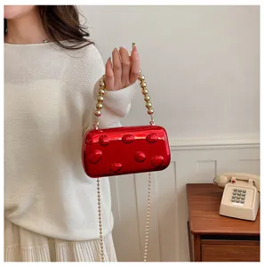 Rote Acryl Abendtasche mit Goldperlen Griff und Riemen, stilvolle Damen Umhängetasche elegant.