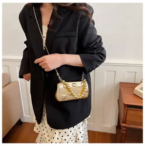 Exquisite goldene Acryl Abendtasche mit Perlenkette stilvolle Damen Umhängetasche.