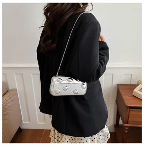 Silberne metallische Damen Umhängetasche mit 3D runden Beulen Design modische Handtasche.