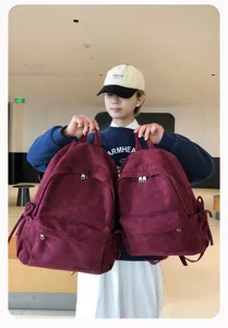 Japanischer minimalistischer Schleifen-Rucksack in Burgunderrot für Mädchen und Schulkinder.