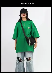 Casual nylon crossbody dumpling bag for men and women, featuring a trendy streetwear design.