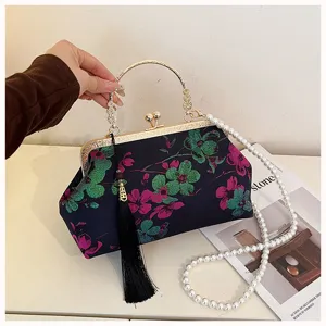 Chinesische vintage bestickte Blumen Abendtasche mit Perlenriemen Quaste und Metallverschluss.